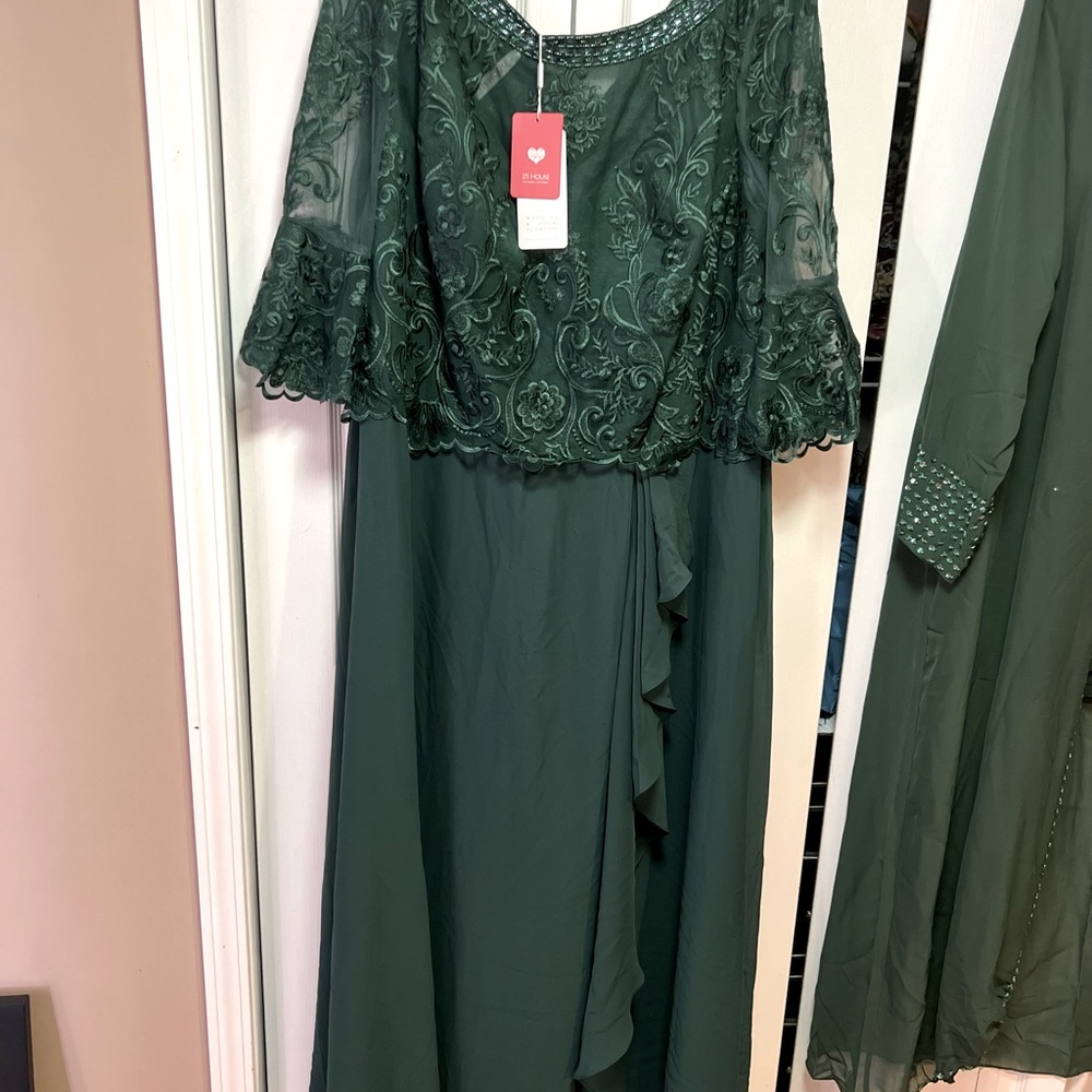 Formal gown special occasion. Hunter/Emerald Green
